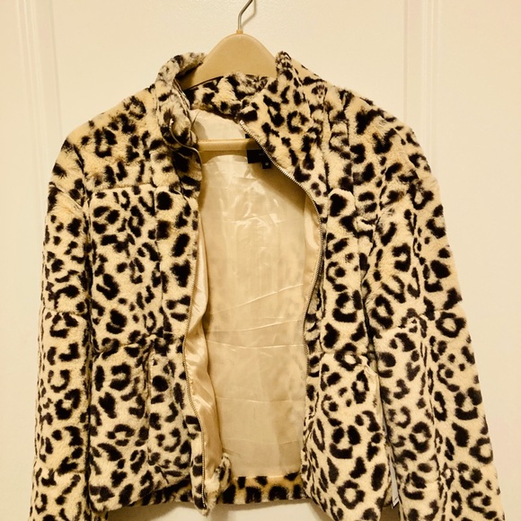 COME UP FASHIONISTA: Almost Famous faux fur cheetah print crop jacket. Medium. - Picture 2 of 6
